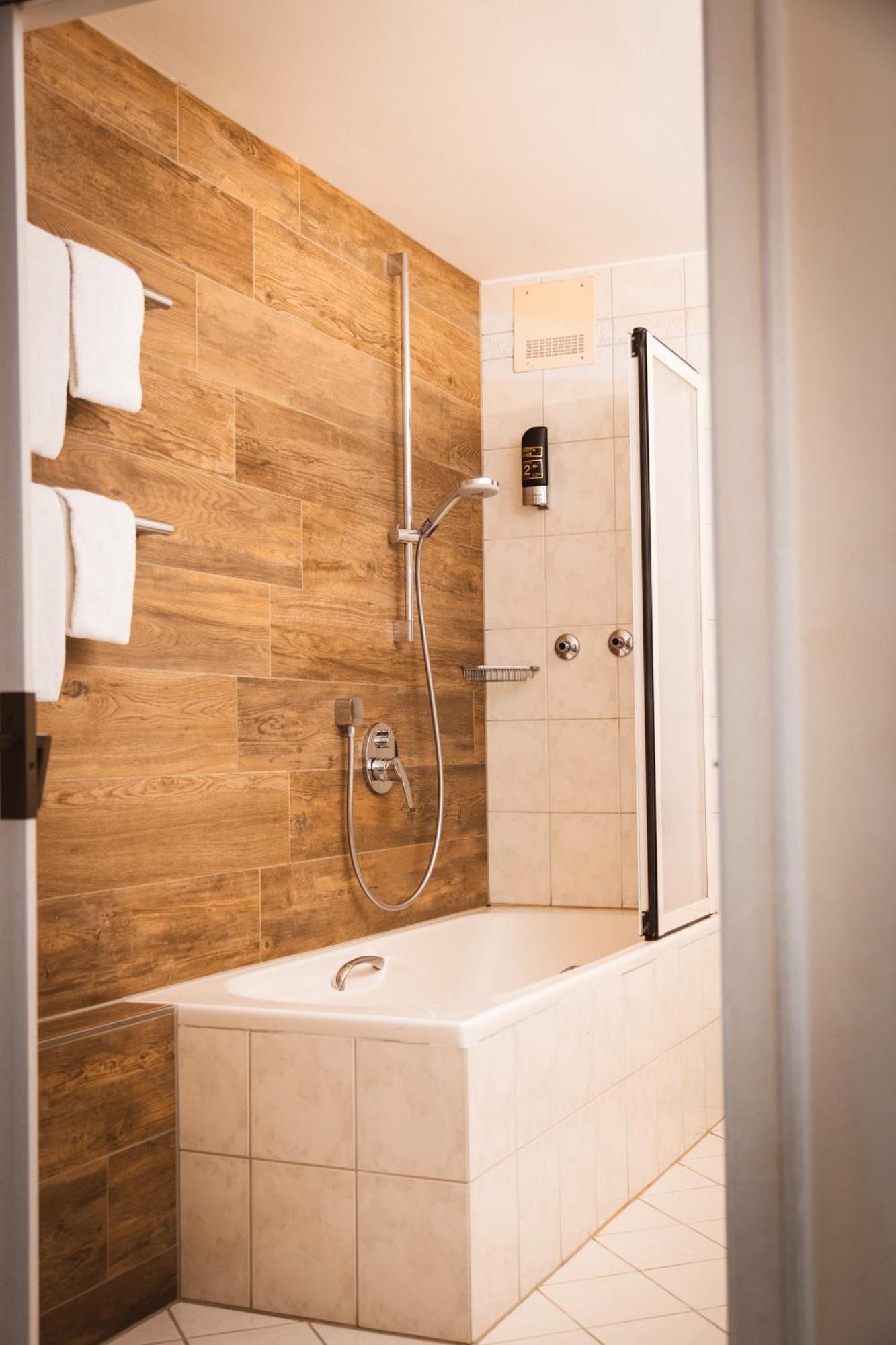 Sure Hotel By Best Western Rhoen Garden Попенхаузен Екстериор снимка