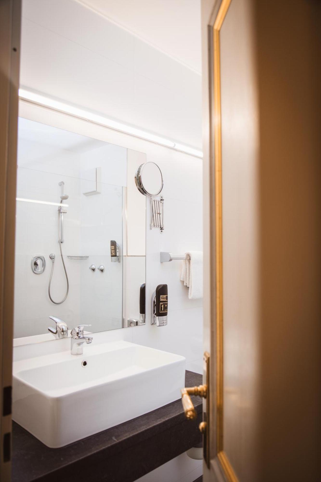 Sure Hotel By Best Western Rhoen Garden Попенхаузен Екстериор снимка