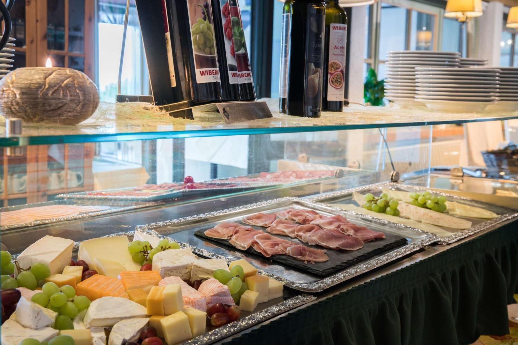 Sure Hotel By Best Western Rhoen Garden Попенхаузен Екстериор снимка