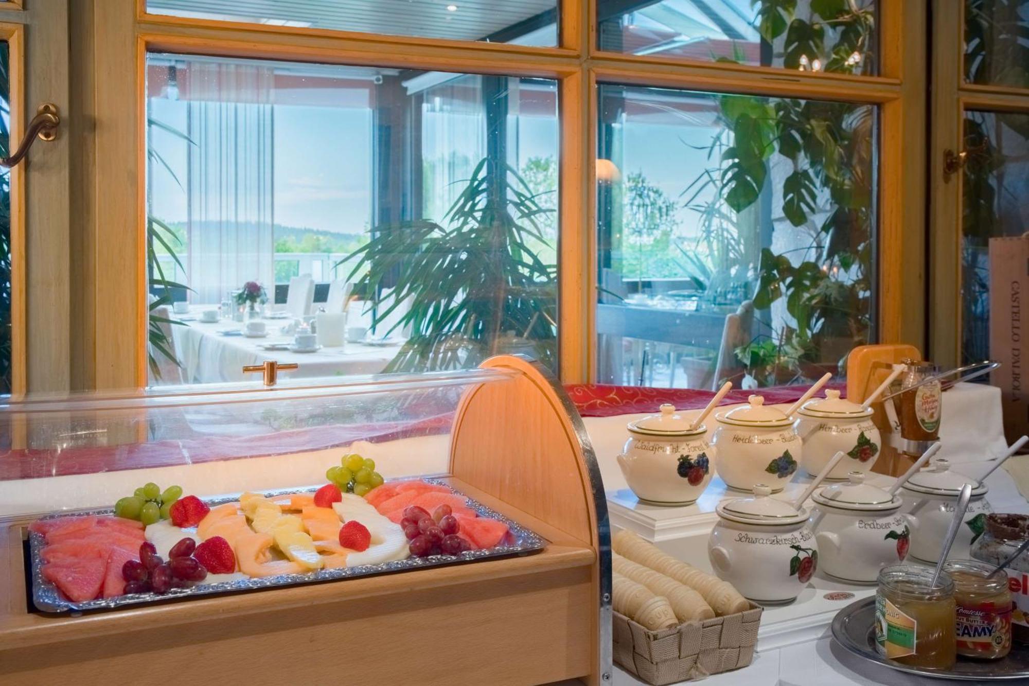 Sure Hotel By Best Western Rhoen Garden Попенхаузен Екстериор снимка