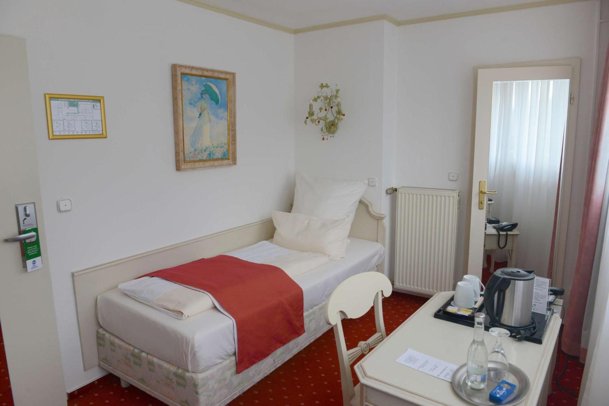 Sure Hotel By Best Western Rhoen Garden Попенхаузен Екстериор снимка