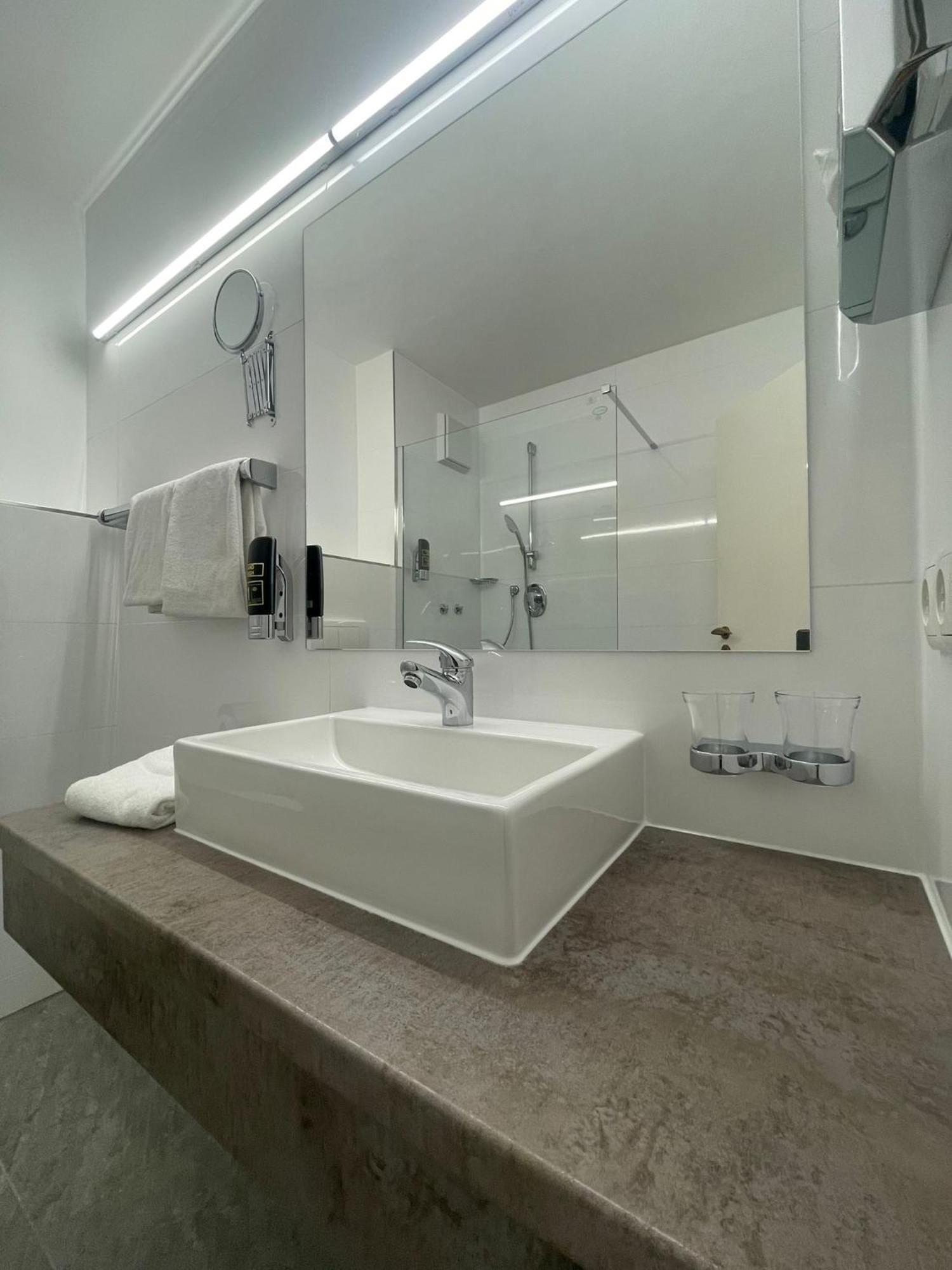 Sure Hotel By Best Western Rhoen Garden Попенхаузен Екстериор снимка