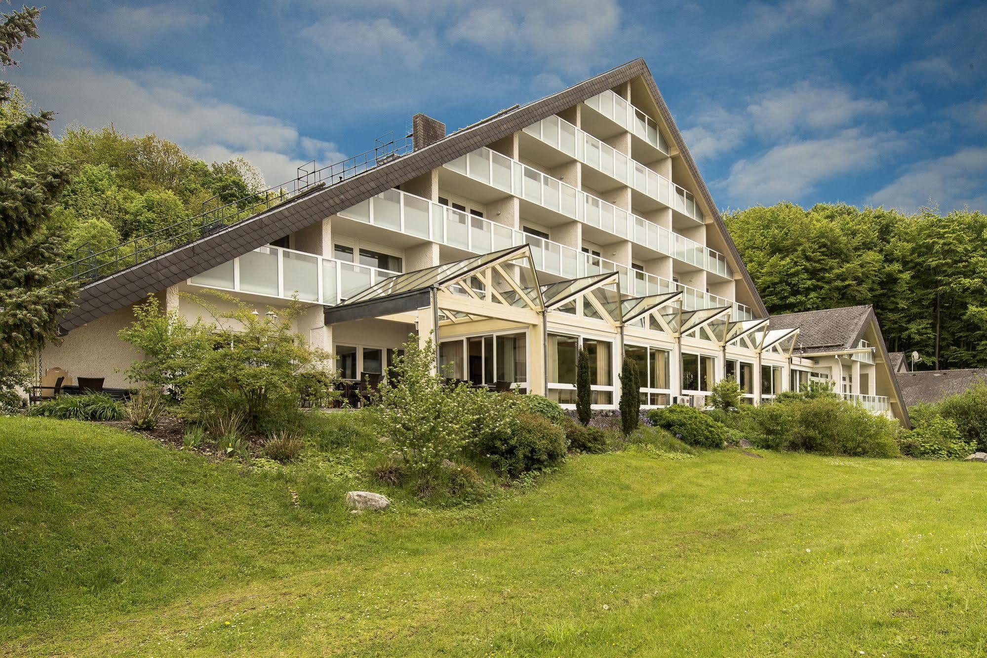Sure Hotel By Best Western Rhoen Garden Попенхаузен Екстериор снимка