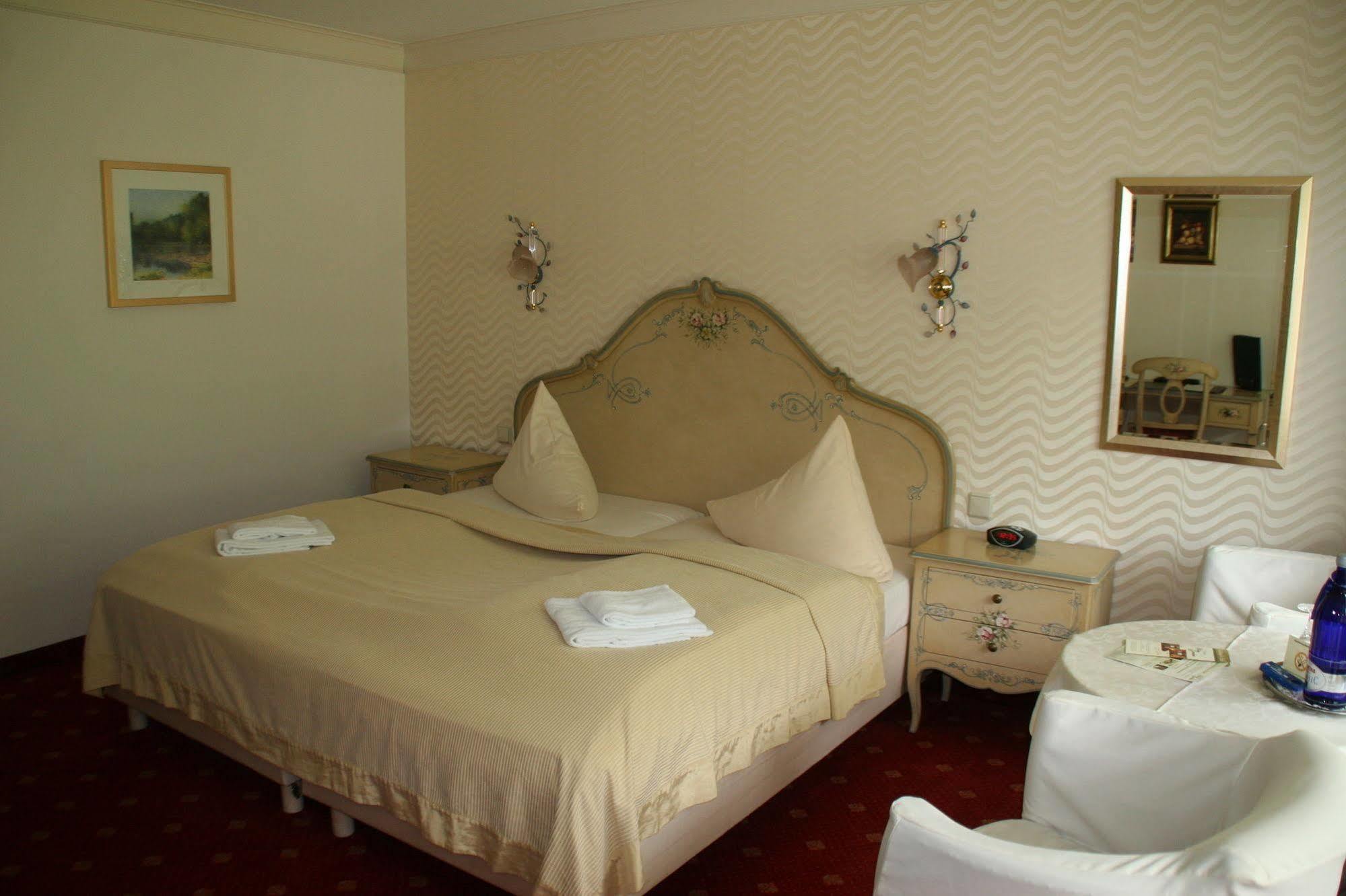 Sure Hotel By Best Western Rhoen Garden Попенхаузен Екстериор снимка