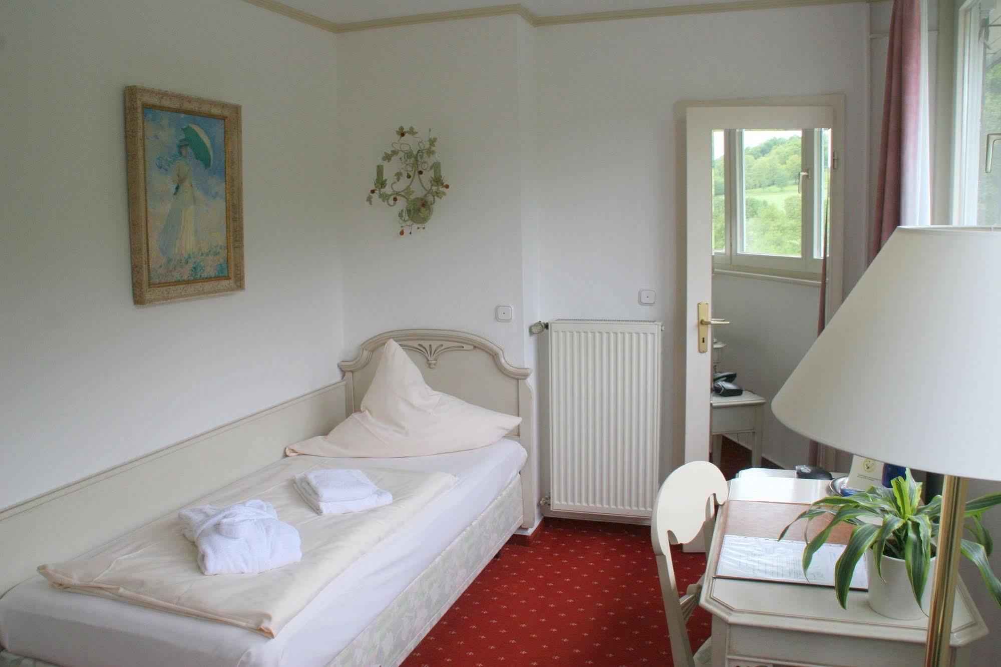 Sure Hotel By Best Western Rhoen Garden Попенхаузен Екстериор снимка