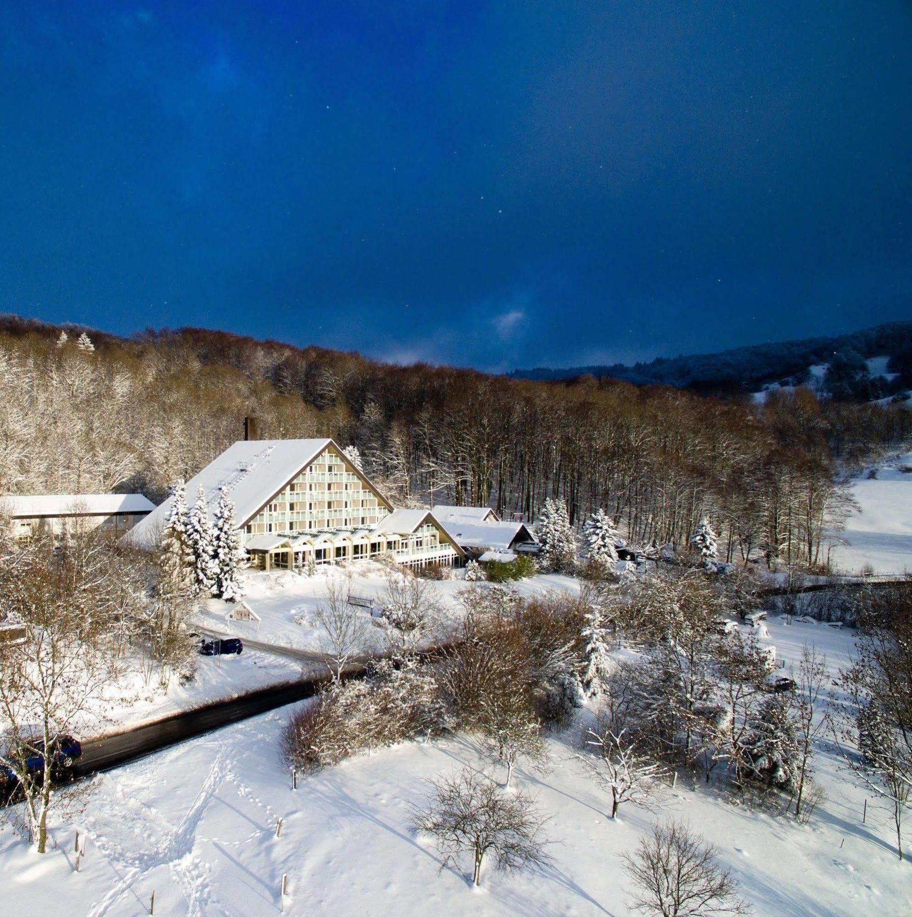 Sure Hotel By Best Western Rhoen Garden Попенхаузен Екстериор снимка