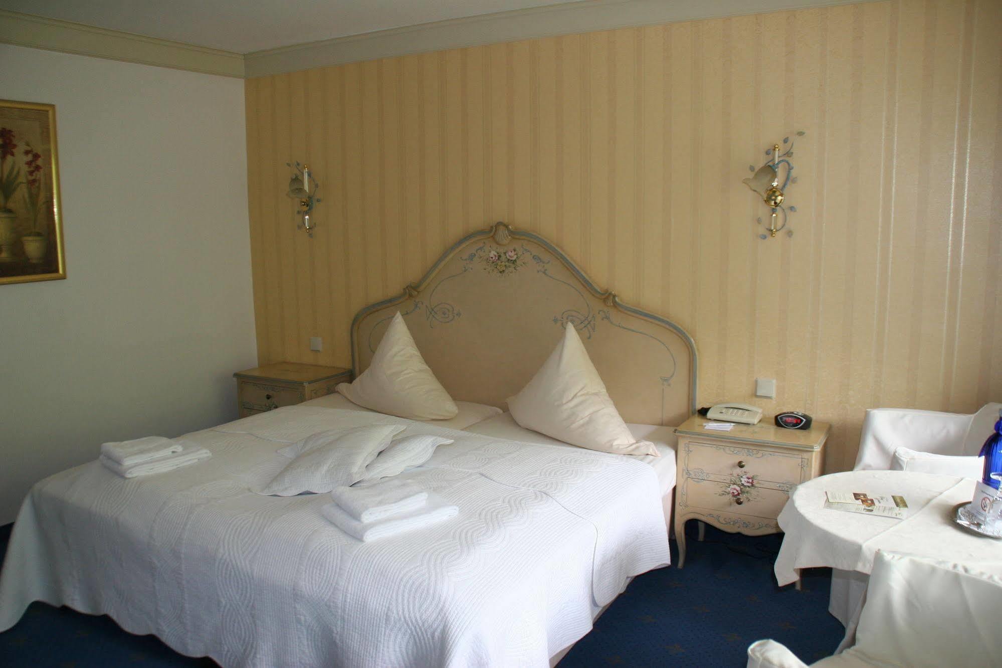 Sure Hotel By Best Western Rhoen Garden Попенхаузен Екстериор снимка